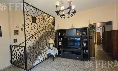 Venta casa de 4 ambientes con cochera y galeria en Barracas