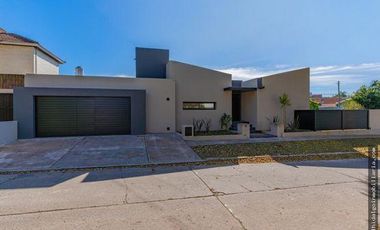 Casa A Estrenar En Pinos de Anchorena