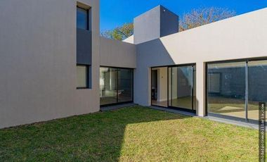 Casa A Estrenar En Pinos de Anchorena