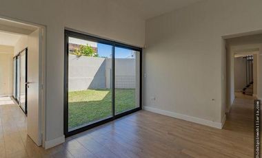 Casa A Estrenar En Pinos de Anchorena