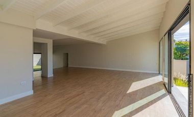 Casa A Estrenar En Pinos de Anchorena