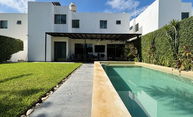 CASA EN VENTA, EN PRIVADA, 3 REC. MÉRIDA, CONKAL.