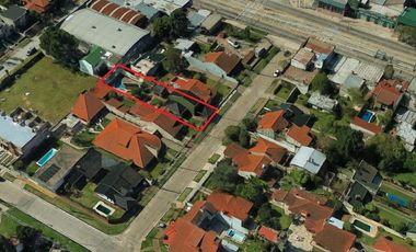 Chalet en Barrio Parque Calchaquí, lote  de 459m2