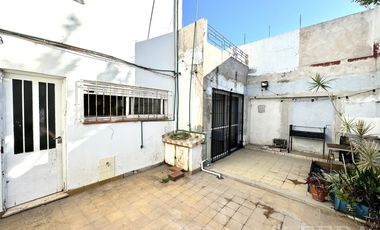 Venta de casa de 4 ambientes con cochera en  Bernal