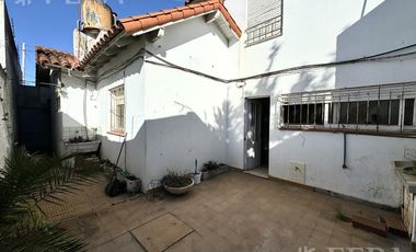 Venta de casa de 4 ambientes con cochera en  Bernal