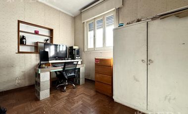 Venta de casa de 4 ambientes con cochera en  Bernal