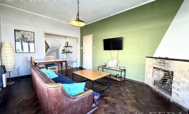 Venta de casa de 4 ambientes con cochera en  Bernal