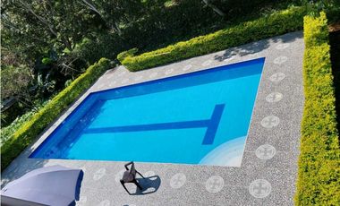 Venta Casa Campestre con Piscina en La Mesa- San Joaquin