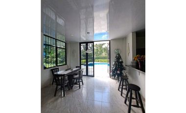 Venta Casa Campestre con Piscina en La Mesa- San Joaquin