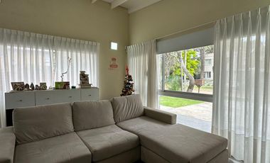 Casa en venta - 3 Dormitorios 3 Baños - 602Mts2 - Valeria del Mar