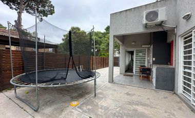 Casa en venta - 3 Dormitorios 3 Baños - 602Mts2 - Valeria del Mar