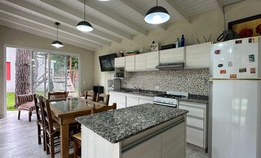 Casa en venta - 3 Dormitorios 3 Baños - 602Mts2 - Valeria del Mar