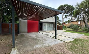 Casa en venta - 3 Dormitorios 3 Baños - 602Mts2 - Valeria del Mar