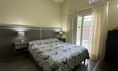 Casa en venta - 3 Dormitorios 3 Baños - 602Mts2 - Valeria del Mar