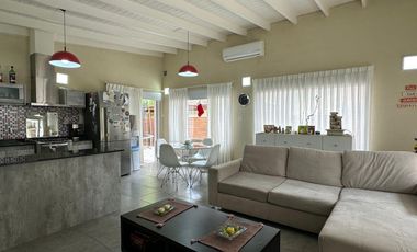 Casa en venta - 3 Dormitorios 3 Baños - 602Mts2 - Valeria del Mar