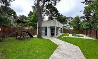 Casa en venta - 3 Dormitorios 3 Baños - 602Mts2 - Valeria del Mar