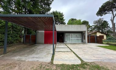 Casa en venta - 3 Dormitorios 3 Baños - 602Mts2 - Valeria del Mar