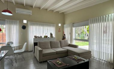 Casa en venta - 3 Dormitorios 3 Baños - 602Mts2 - Valeria del Mar