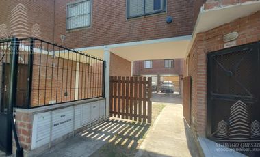 Dúplex  de 2 dormitorios c/ cochera en Costa Azul.