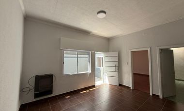 amplio PH tres ambientes en alquiler sin expensas en Villa Dominico avellaneda