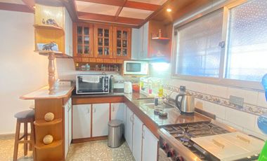 Casa de tres ambientes con cochera en Sarandi a la Venta