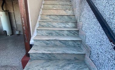 Casa de tres ambientes con cochera en Sarandi a la Venta