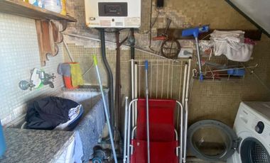 Casa de tres ambientes con cochera en Sarandi a la Venta