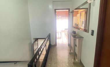 Casa de tres ambientes con cochera en Sarandi a la Venta