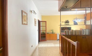 Casa de tres ambientes con cochera en Sarandi a la Venta