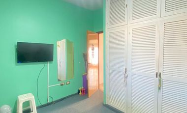 Casa de tres ambientes con cochera en Sarandi a la Venta