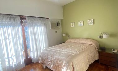 Casa de tres ambientes con cochera en Sarandi a la Venta
