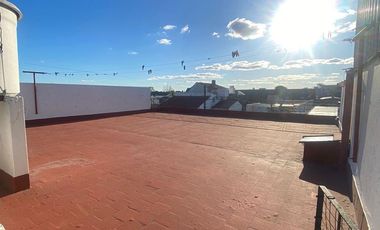 Casa de tres ambientes con cochera en Sarandi a la Venta