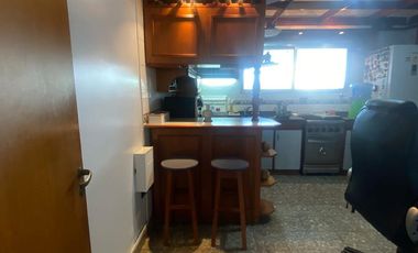 Casa de tres ambientes con cochera en Sarandi a la Venta