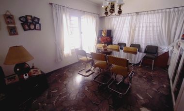 VENTA CASA SOBRE DOS LOTES 3 DORMITORIOS PILETA QUINCHO EN QUILMES