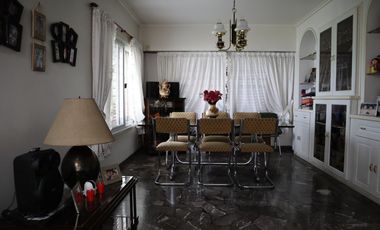 VENTA CASA SOBRE DOS LOTES 3 DORMITORIOS PILETA QUINCHO EN QUILMES