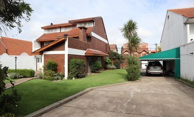 VENTA CASA SOBRE DOS LOTES 3 DORMITORIOS PILETA QUINCHO EN QUILMES