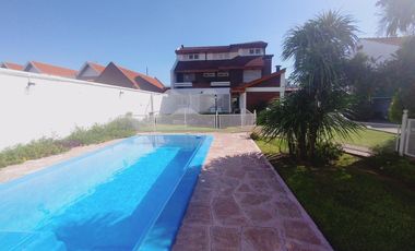 VENTA CASA SOBRE DOS LOTES 3 DORMITORIOS PILETA QUINCHO EN QUILMES