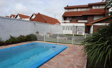 VENTA CASA SOBRE DOS LOTES 3 DORMITORIOS PILETA QUINCHO EN QUILMES