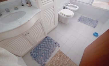 VENTA CASA SOBRE DOS LOTES 3 DORMITORIOS PILETA QUINCHO EN QUILMES