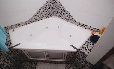 VENTA CASA SOBRE DOS LOTES 3 DORMITORIOS PILETA QUINCHO EN QUILMES