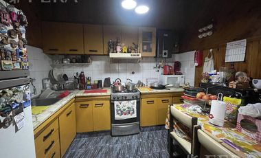 Venta PH 2 ambientes con cochera en Lanús