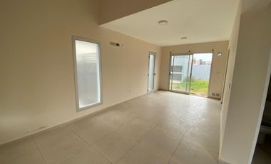 Dúplex en Alquiler en San Ignacio Village. 2 dormitorios.