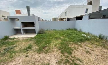 Dúplex en Alquiler en San Ignacio Village. 2 dormitorios.