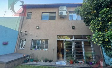 Casa 4 ambientes con cochera apto credito