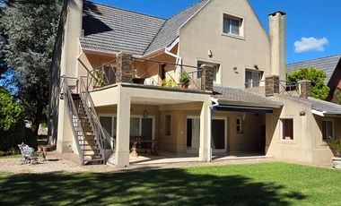 Casa en Venta con Pileta en Saint Thomas Country Club Canning PG