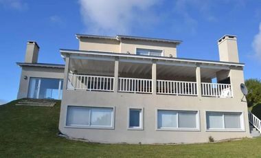 Casa en venta - 4 Dormitorios 4 Baños - 334Mts2 - Costa Esmeralda, Pinamar
