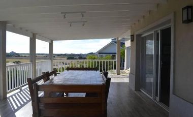Casa en venta - 4 Dormitorios 4 Baños - 334Mts2 - Costa Esmeralda, Pinamar