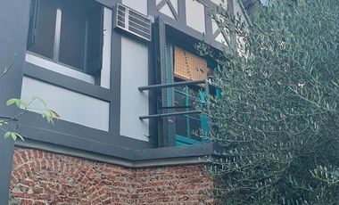 RETASADA - Casa en Alberdi al 700 en Olivos: Estilo Inglés y Ubicación Privilegiada