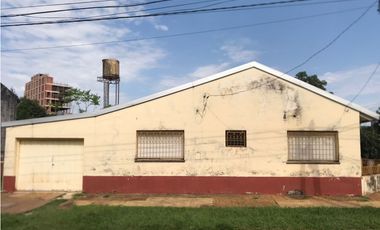 VENDO IMPONENTE CASA EN ESQ, A METROS DE COSTANERA, POSADAS MNES.