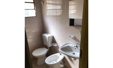 VENDO IMPONENTE CASA EN ESQ, A METROS DE COSTANERA, POSADAS MNES.